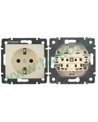 Розетка Valena 2К+3 с защитными шторками, на винтах 16А 250В, слоновая кость (774321). Розетка. LegranD в Костроме